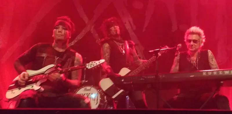 Sixx:A.M.
